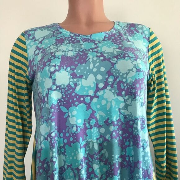 LOGO by Lori Goldstein Rayon 230 Top with Striped Sleeves - Picture 3 of 6